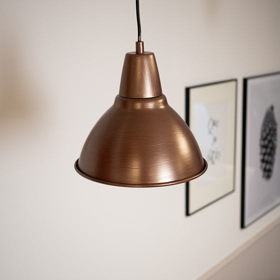 Metalllampe im Farbton English Bronze