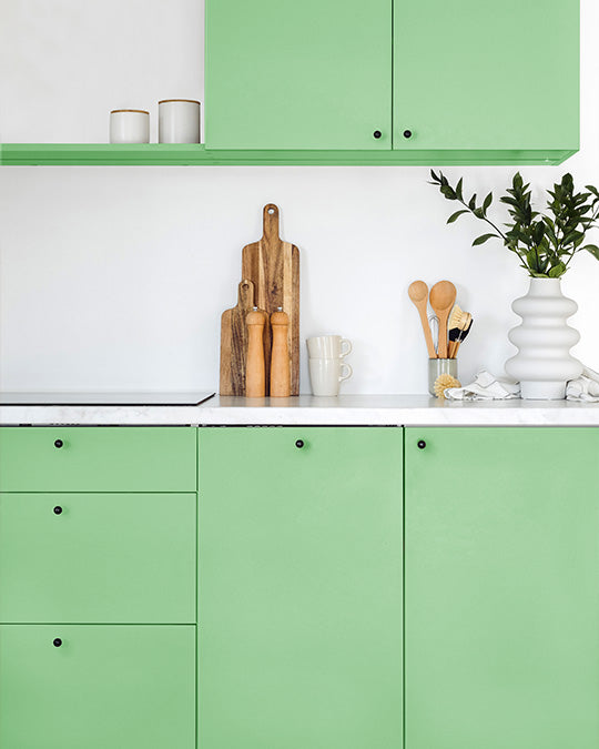 Küche im mittleren, gelblichen Grünton Miami Green