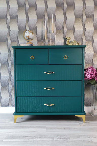Möbel streichen - Kommode im edlen, dunklen Grünton Emerald