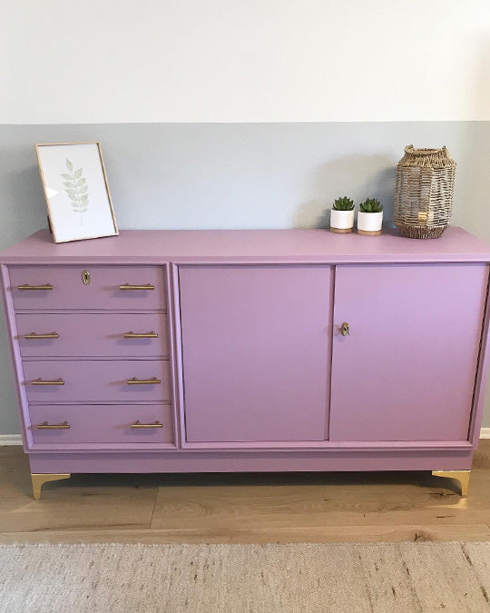 Kommode mit Kreidefarbe Violetta gestrichen