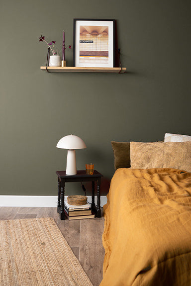 Schlafzimmer Inspiration mit Wandfarbe Olive von Lignocolor
